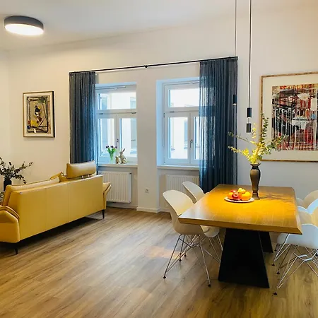 Amort Apartment *